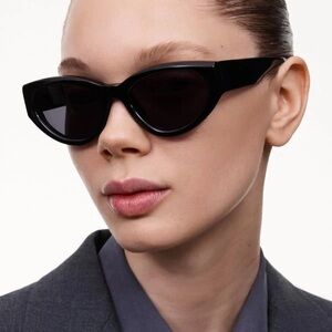 Chimi 06 Core Cat eye Sunglasses Black NEW